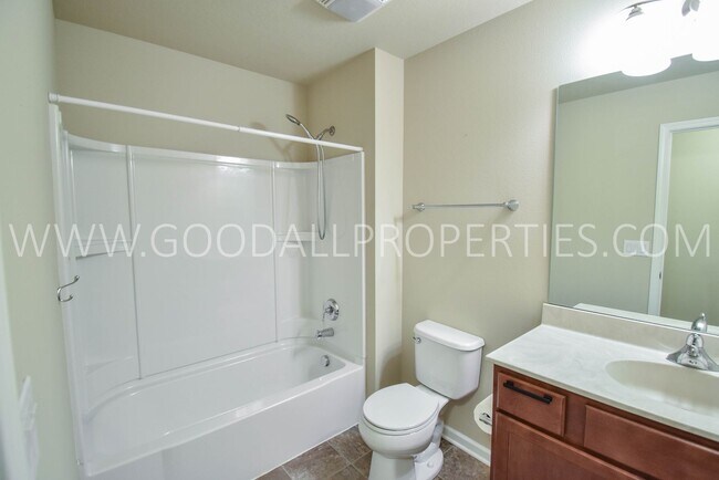 Building Photo - 4 Bedroom 3.5 Bath in Waukee