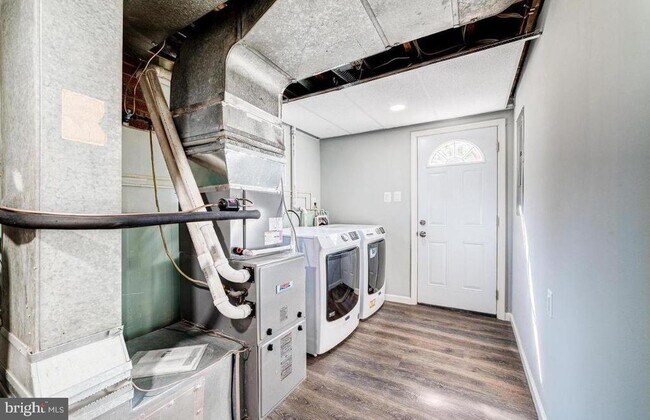 Building Photo - 4207 Woodland Dr