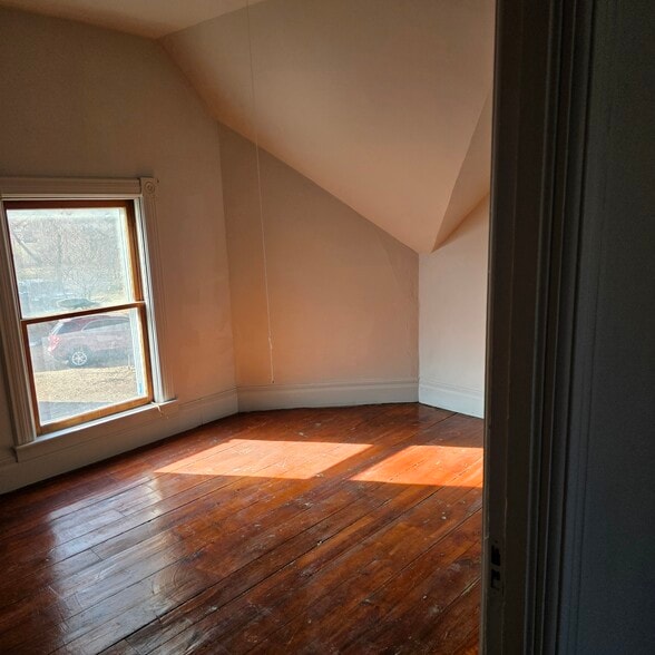 Building Photo - 384 S Hickory St