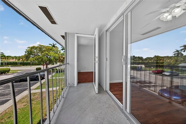 Building Photo - 301 Bonaventure Blvd