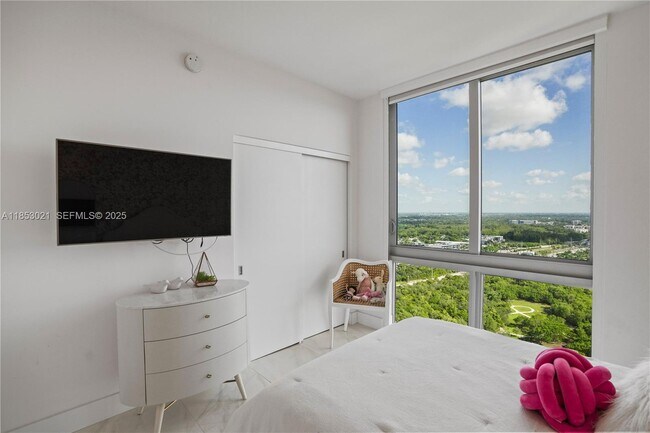 Building Photo - 16385 Biscayne Blvd