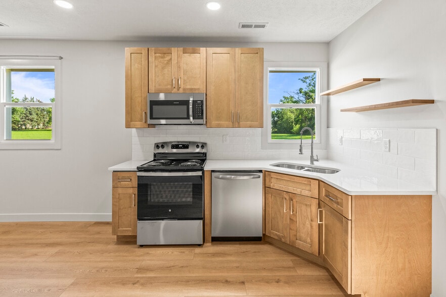 Kitchen - 425 W Lincoln St