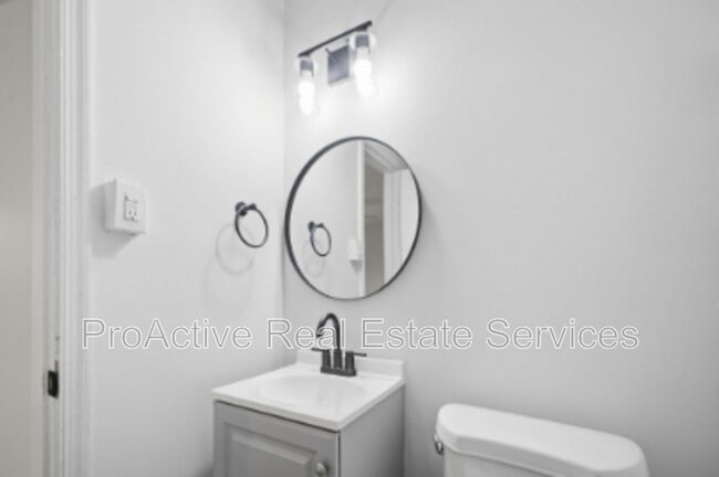 Building Photo - 2065 E Ocean View Ave