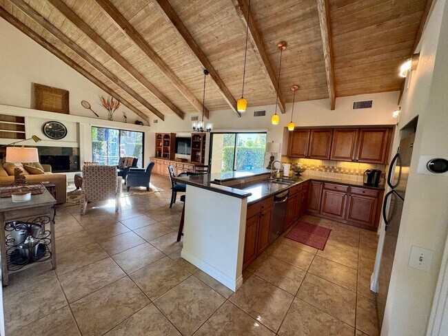 Building Photo - 310 Forest Hills Dr