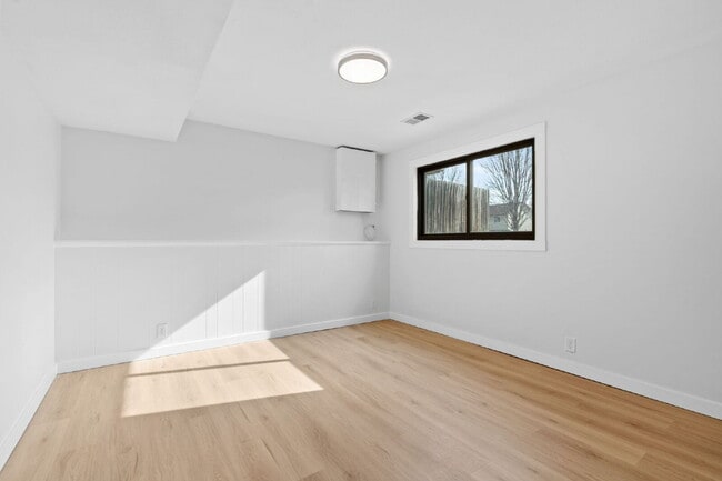 Building Photo - "Charming 4-Bedroom Home with Granite Elegance in Lino Lakes – 2584 Sq Ft of Comfort!"