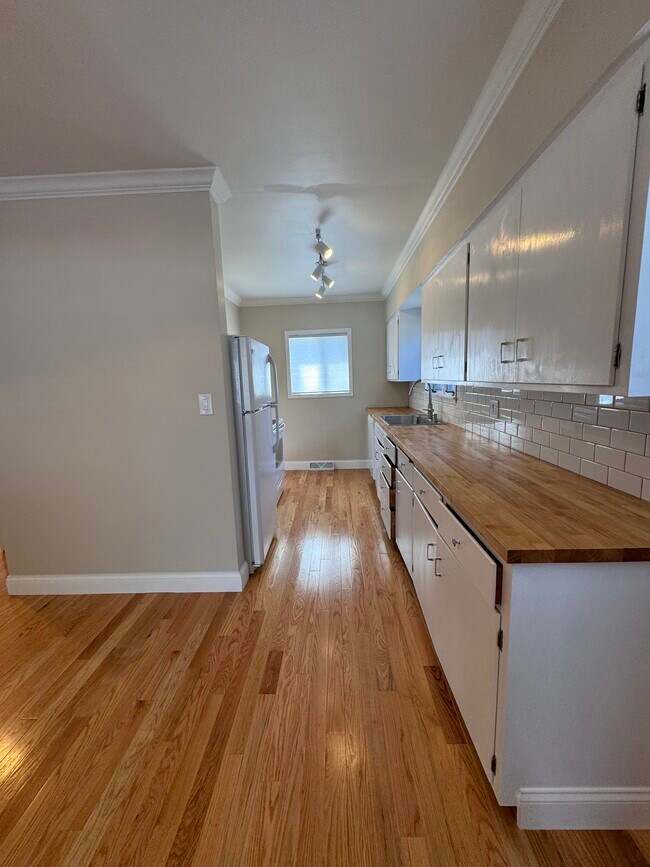 Kitchen - 313 Chestnut St