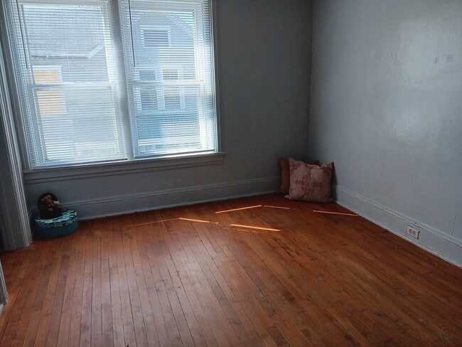 Building Photo - 344 1st St