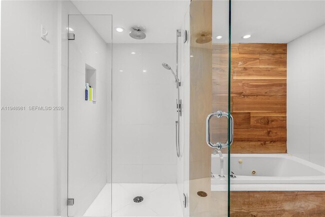 Building Photo - 1800 Sunset Harbour Dr