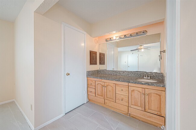 Building Photo - 830 Kenforest Dr