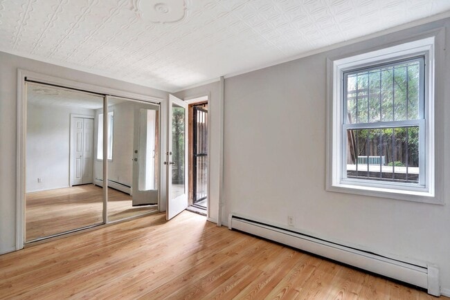 Building Photo - 520 Manila Ave