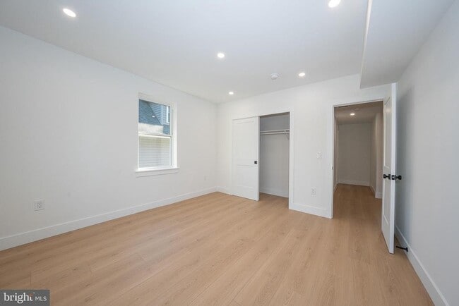 Building Photo - 314 N Essex Ave