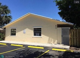 Building Photo - 853 SW 9th Ct