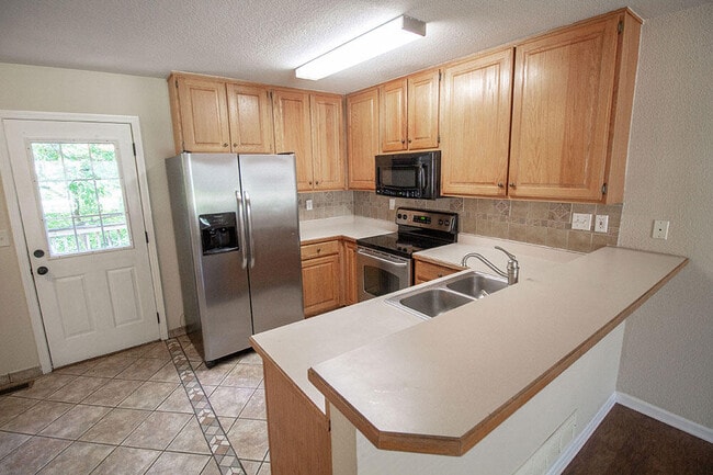 Building Photo - 1329 Valley Creek Ln