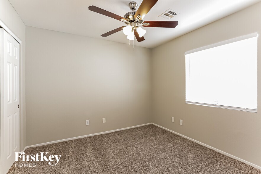 Building Photo - 5217 N Painted Pebble St