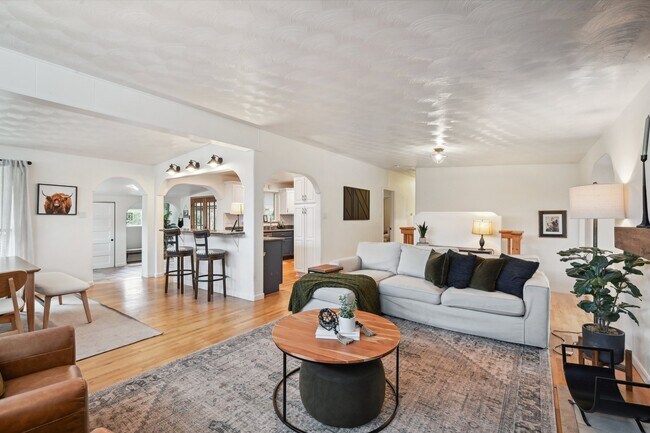 Building Photo - 5944 S Milwaukee Way