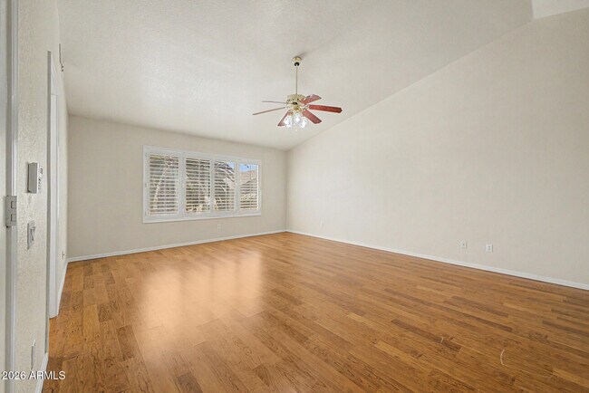Building Photo - 1722 E Samuel Dr