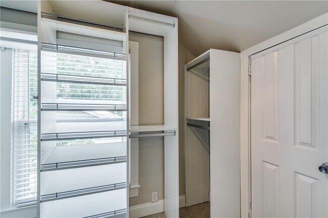 Building Photo - 2206 Iva Ln