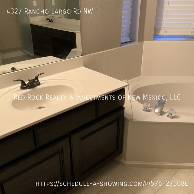 Building Photo - 4327 Rancho Largo Rd NW