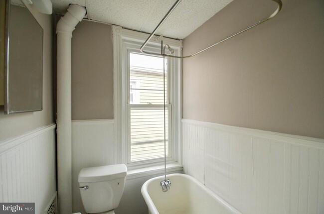 Building Photo - 1047 N 12th St