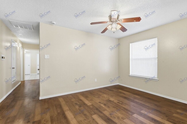 Building Photo - 3416 Colonial Dr