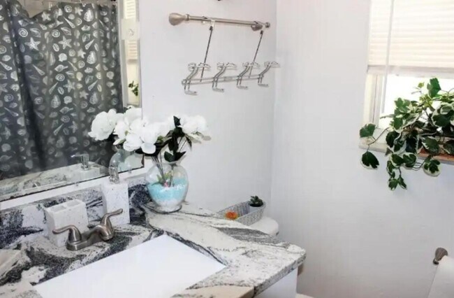 Building Photo - 15144 Jeanie Ln