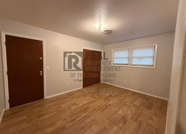 Building Photo - 4426 Mesa Cir