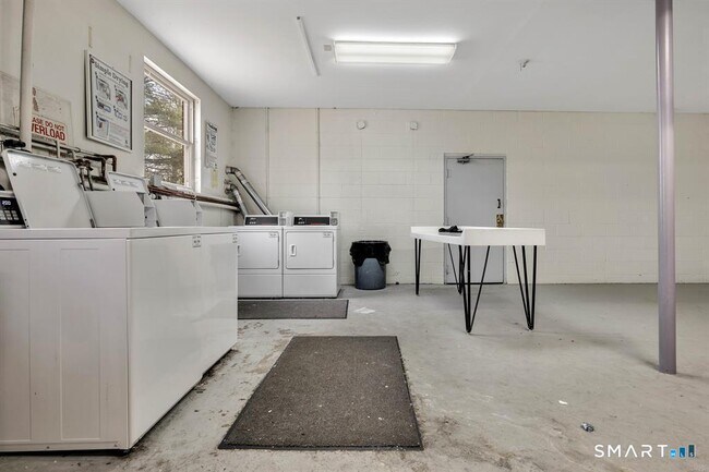 Building Photo - 513 Emmett St