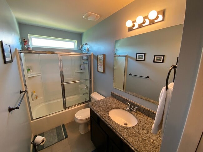 Building Photo - 4263 Lilac Ln