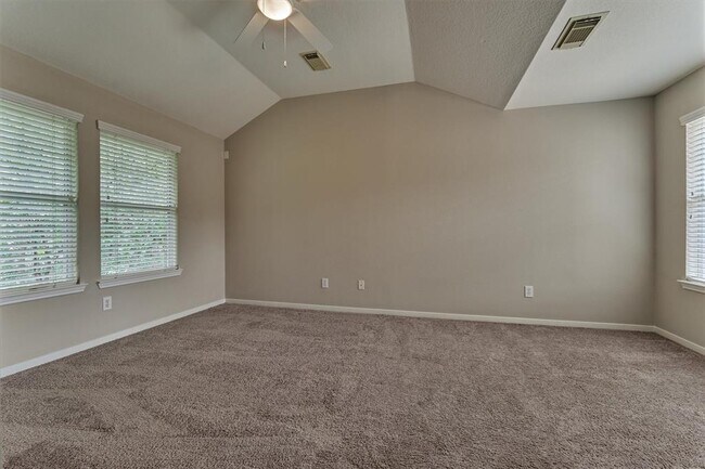 Building Photo - 83 Woodlily Pl