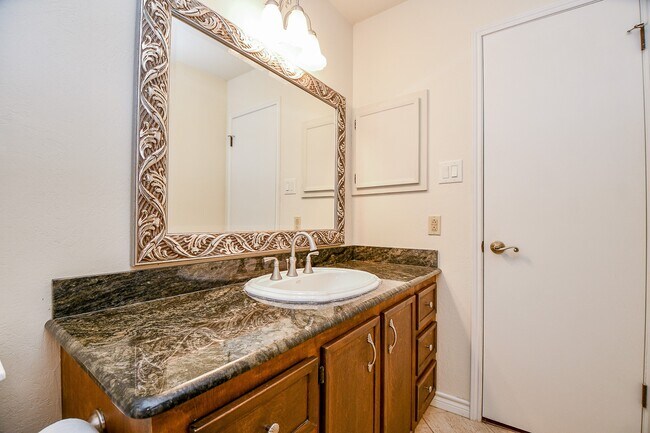 Building Photo - 1814 Cherry Bend Dr