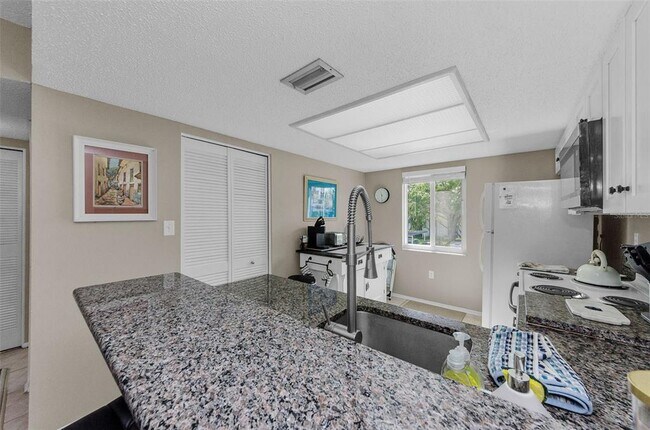 Building Photo - 146 Cypress Ln