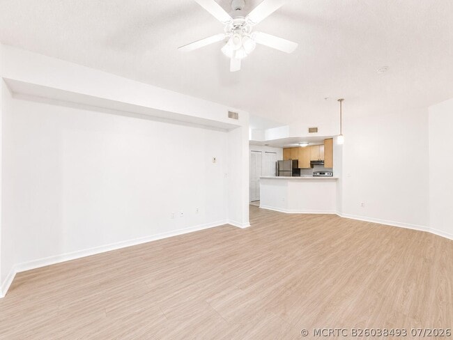 Building Photo - 5056 Lantana Rd