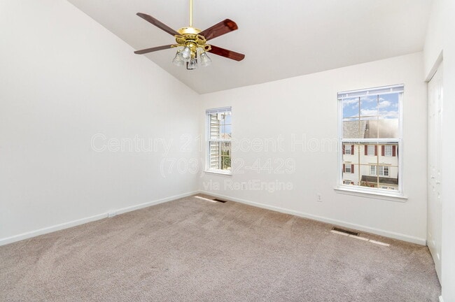 Building Photo - 45425 Clarkes Crossing Square