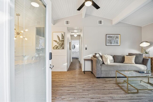 Building Photo - 211 Lessin Ln