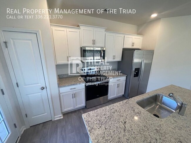 Building Photo - Brand New End Unit -3 Bd/2.5Ba Townhouse i...