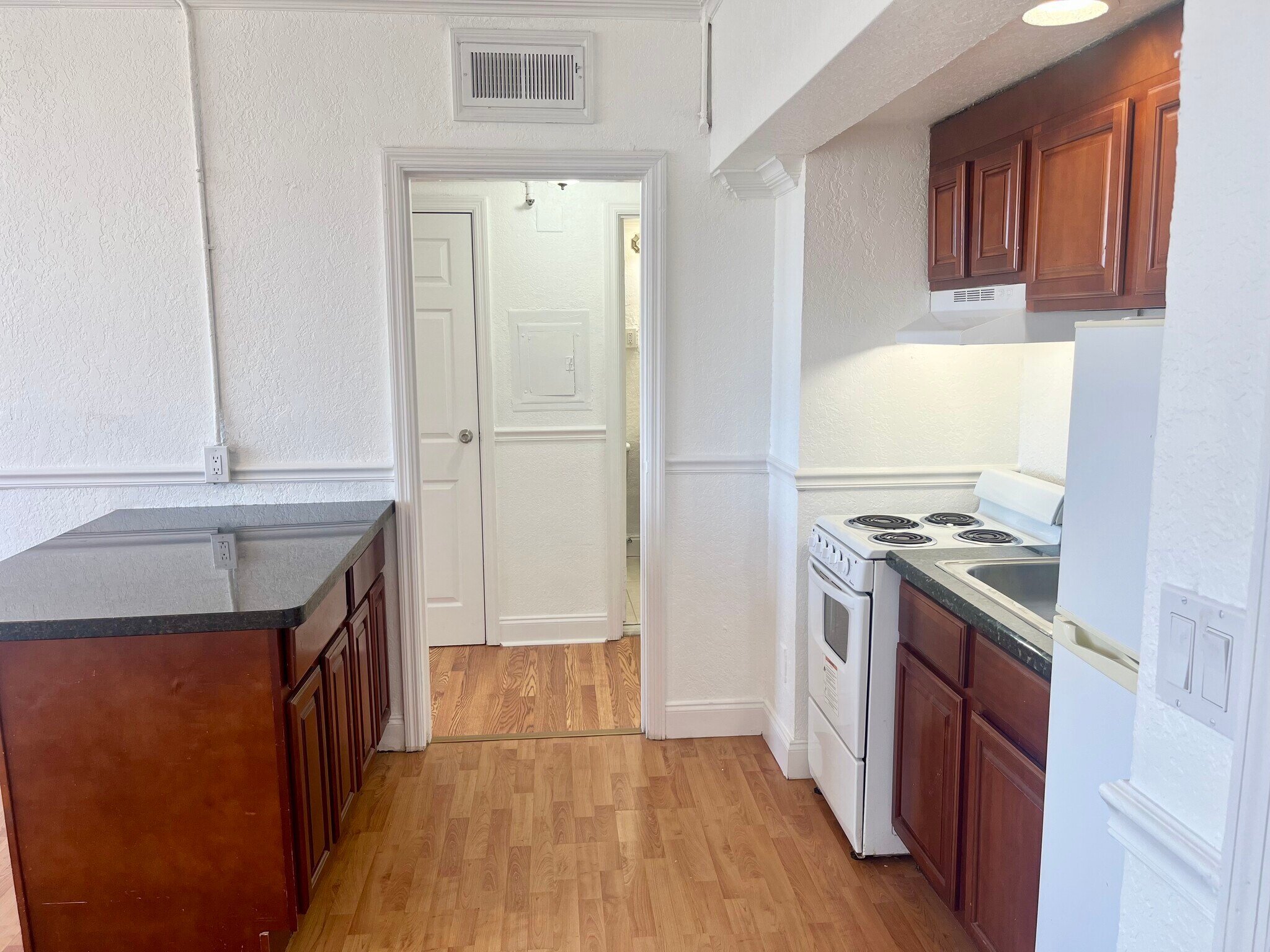 Building Photo - 311 W Ashley St