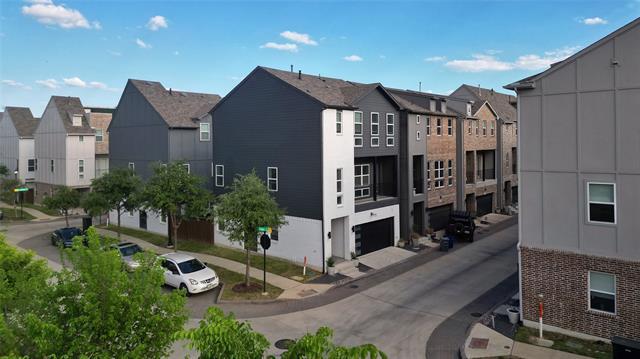 Building Photo - 2654 Carolwood Ln