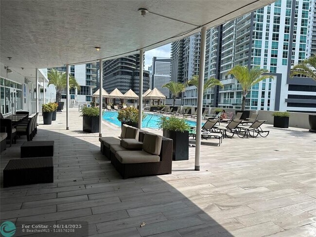 Building Photo - 1250 S Miami Ave