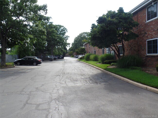 Building Photo - 178 Jervis Ave