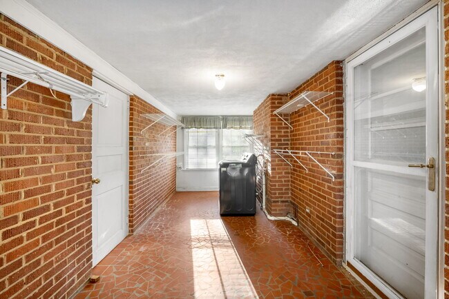 Building Photo - 2710 Tallu Rd