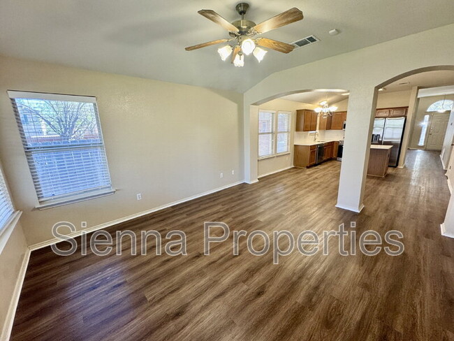 Building Photo - 909 House Creek Dr