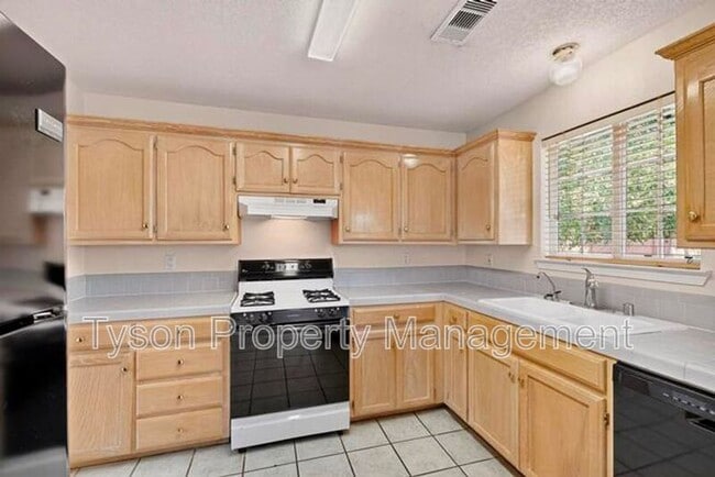 Building Photo - 10409 Cedar Springs Dr NW