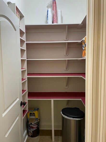 Pantry - 20175 Kingland Dr