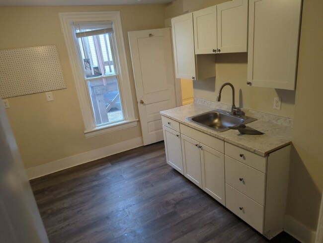 Building Photo - 2404 2nd St