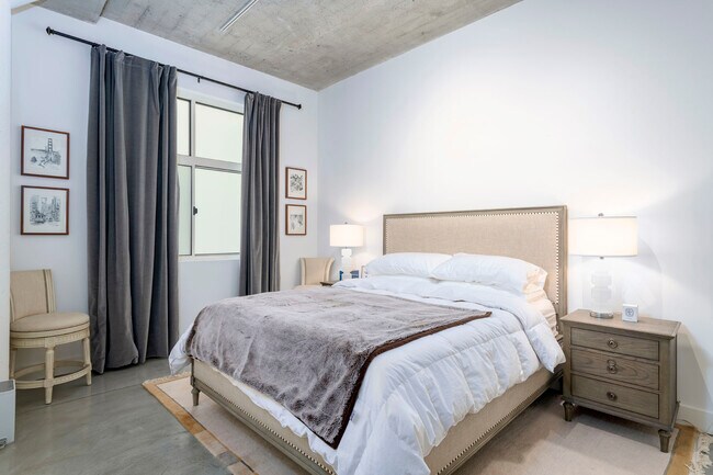 Building Photo - 300 Beale St