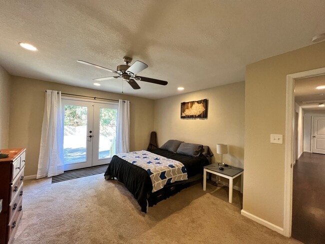 Building Photo - Beautiful one story home in Norfolk