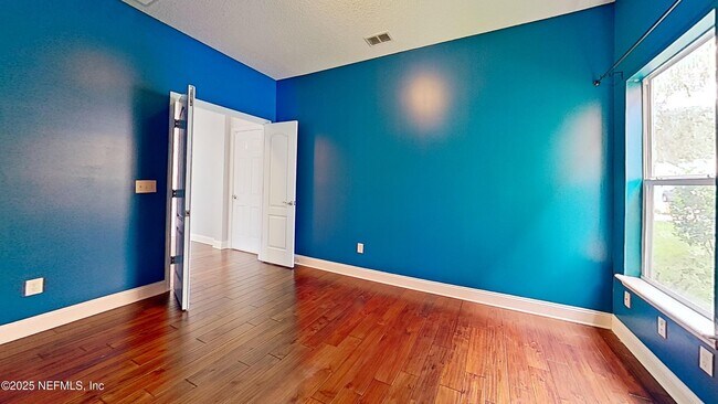 Building Photo - 14482 Falling Waters Dr