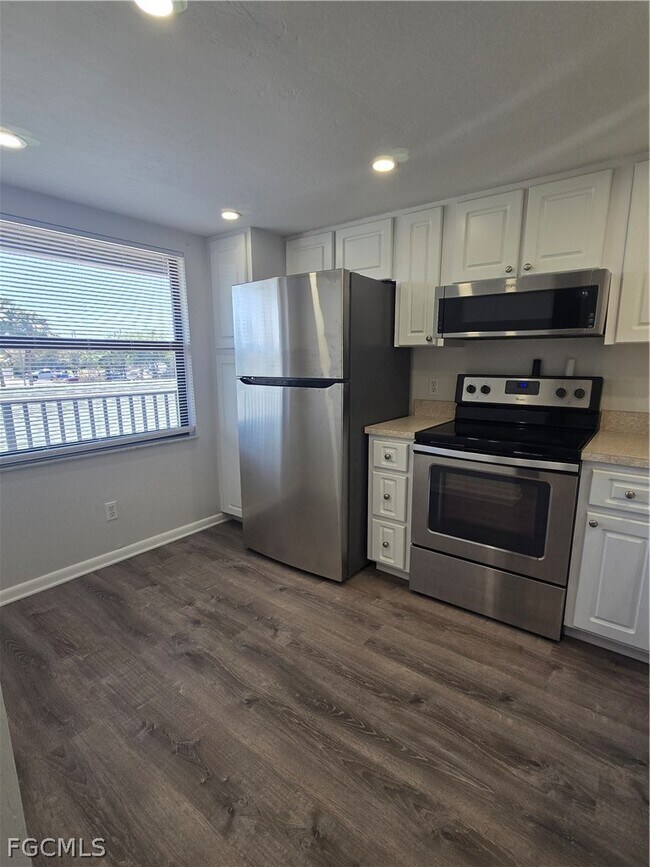 Building Photo - 1519 Cape Coral Pkwy W