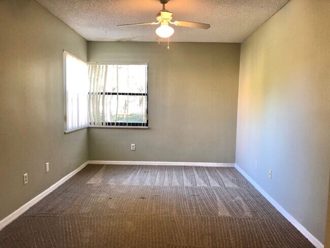Building Photo - Available for move in February 2026!! Nice corner 2bed/2bath condo on 2nd floor with a spacious b...
