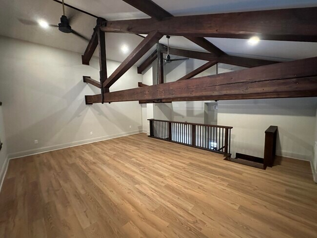 Building Photo - 307 W Main St